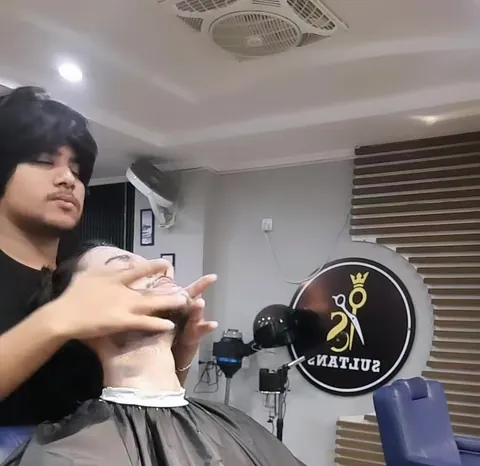 Deep cleansing of the face in the chair